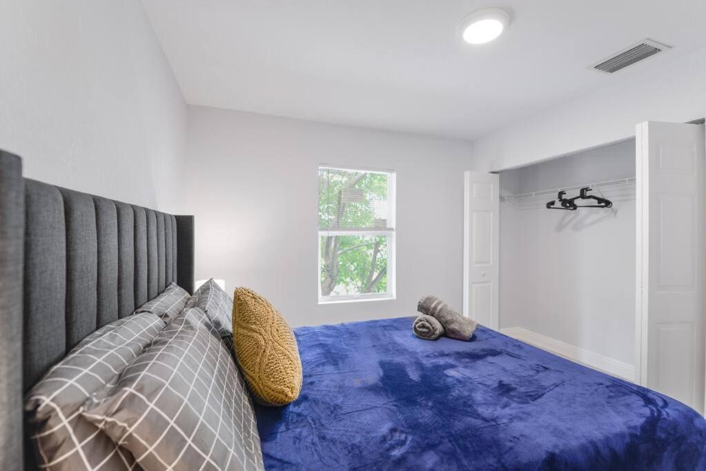 Casa de férias Lovely 3 Bedrooms 2 Bathroom At Liberty City *