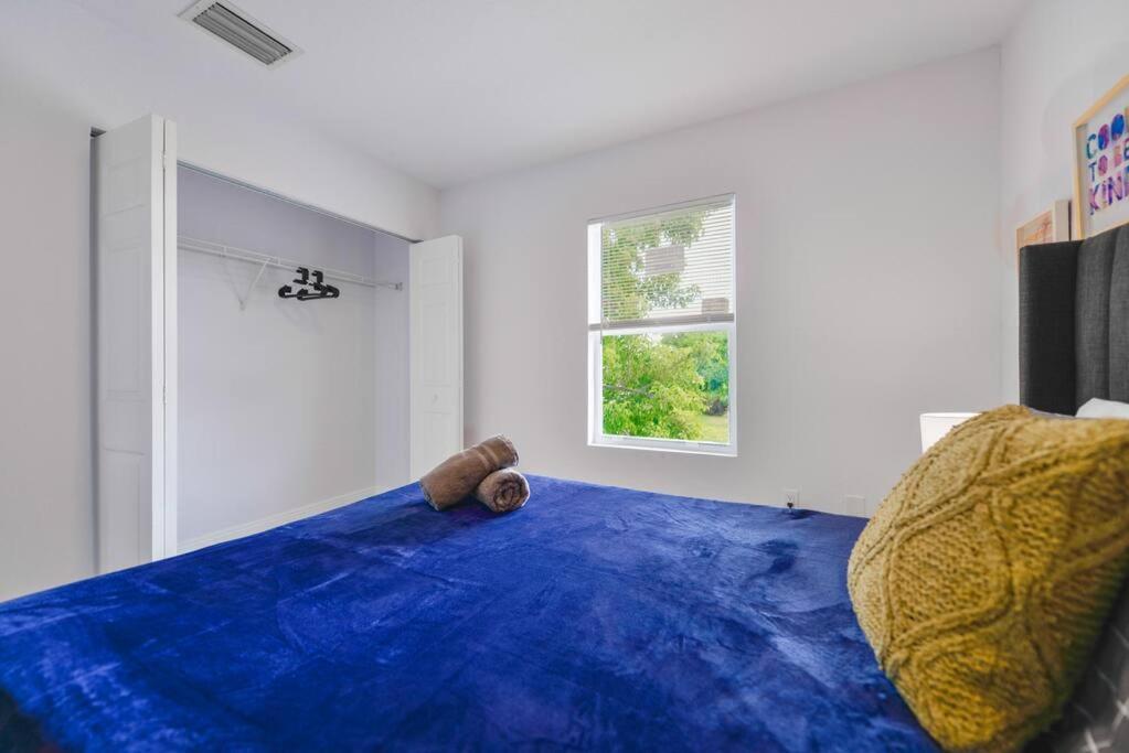 Casa de férias Lovely 3 Bedrooms 2 Bathroom At Liberty City
