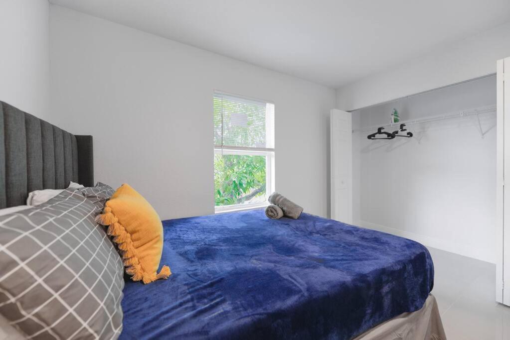 Casa de férias Lovely 3 Bedrooms 2 Bathroom At Liberty City *