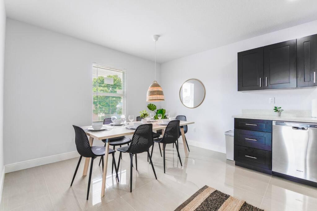 Casa de férias Lovely 3 Bedrooms 2 Bathroom At Liberty City